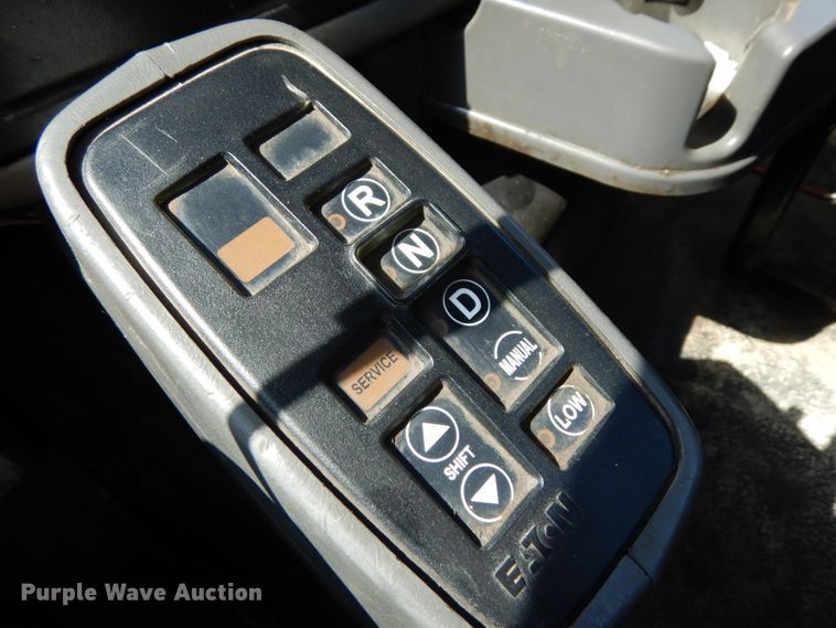 image for item DH6606 2011 International TranStar 8600  semi truck