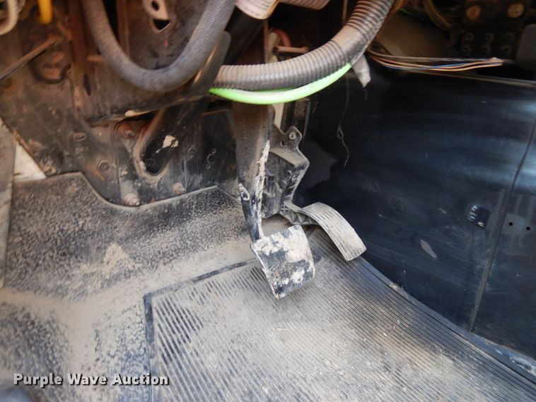 image for item DH6606 2011 International TranStar 8600  semi truck