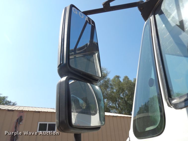 image for item DH6606 2011 International TranStar 8600  semi truck