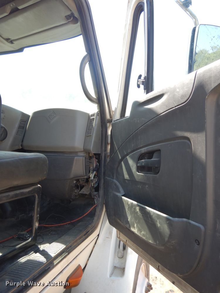 image for item DH6606 2011 International TranStar 8600  semi truck