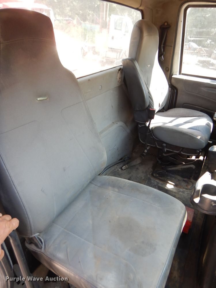 image for item DH6606 2011 International TranStar 8600  semi truck