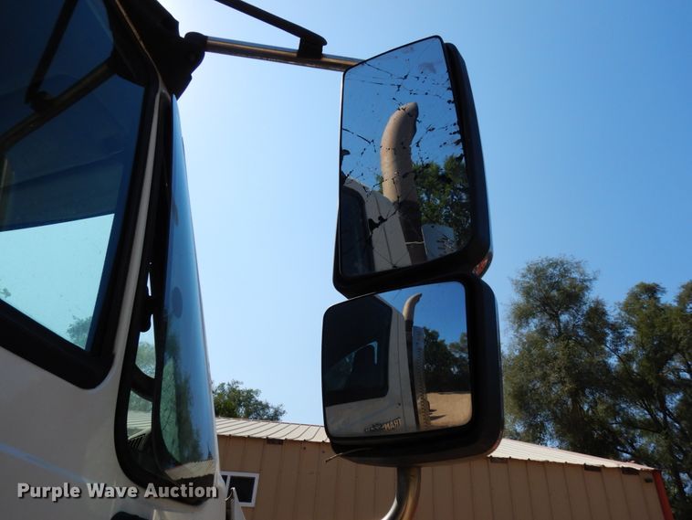 image for item DH6606 2011 International TranStar 8600  semi truck