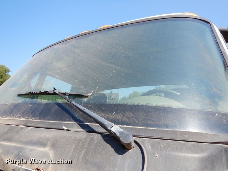 image for item DH6606 2011 International TranStar 8600  semi truck