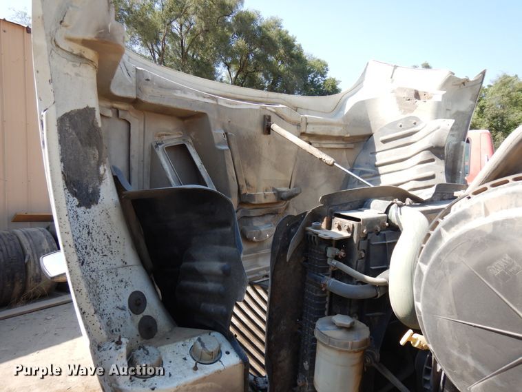 image for item DH6606 2011 International TranStar 8600  semi truck