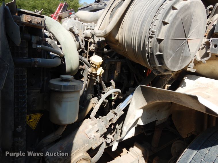 image for item DH6606 2011 International TranStar 8600  semi truck