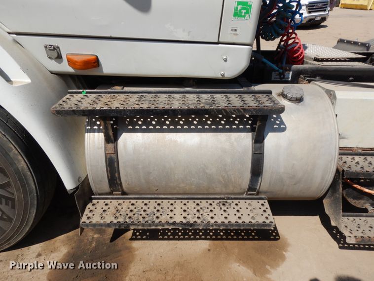 image for item DH6606 2011 International TranStar 8600  semi truck