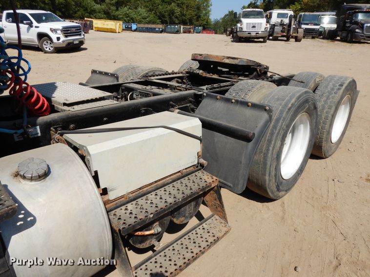 image for item DH6606 2011 International TranStar 8600  semi truck