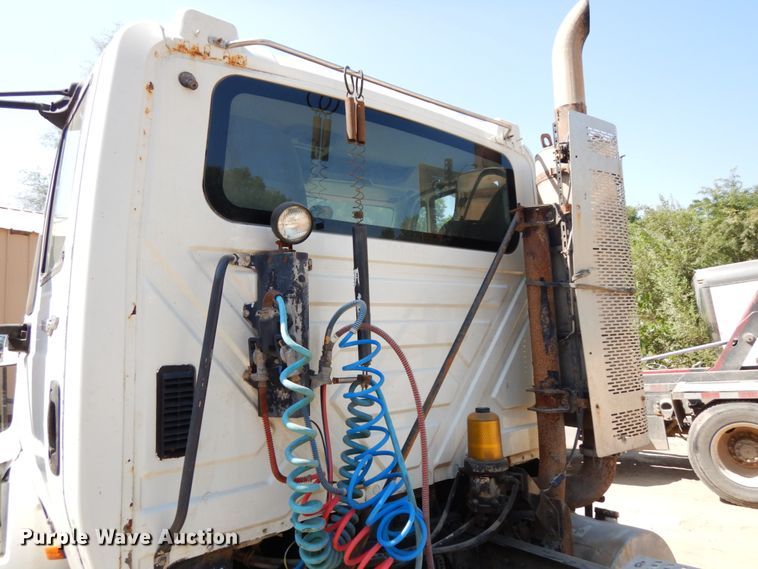 image for item DH6606 2011 International TranStar 8600  semi truck