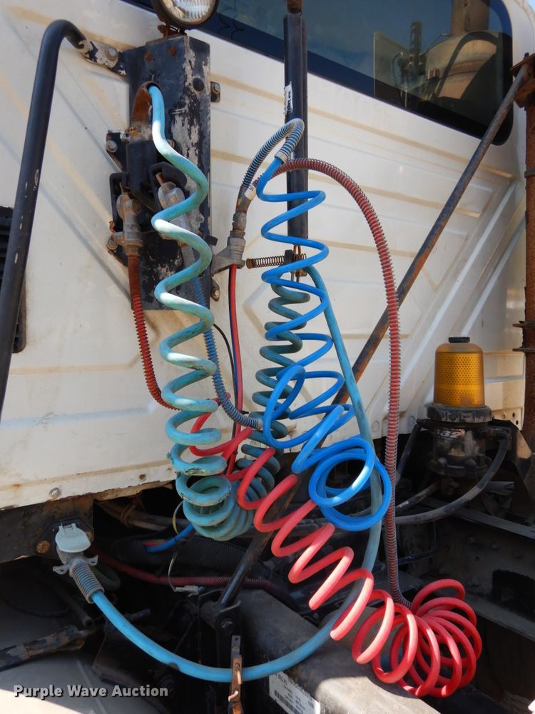 image for item DH6606 2011 International TranStar 8600  semi truck