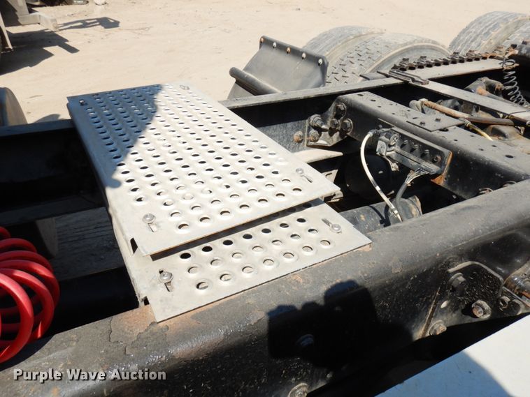 image for item DH6606 2011 International TranStar 8600  semi truck