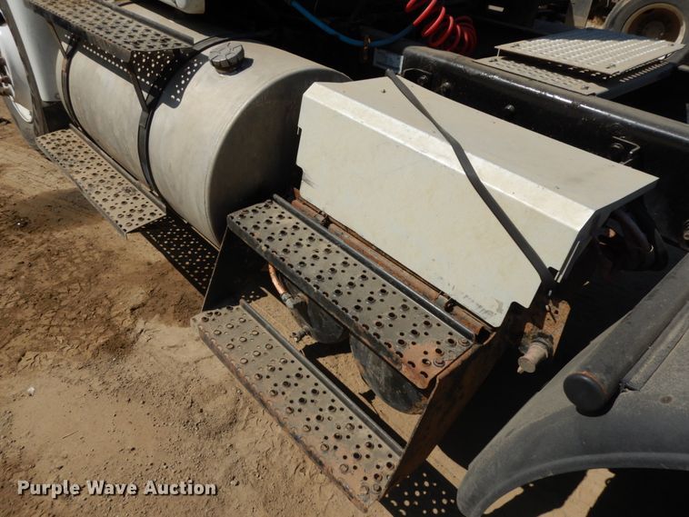 image for item DH6606 2011 International TranStar 8600  semi truck