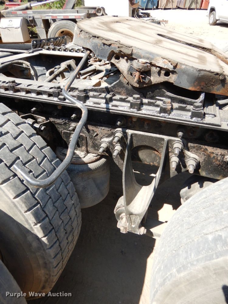 image for item DH6606 2011 International TranStar 8600  semi truck