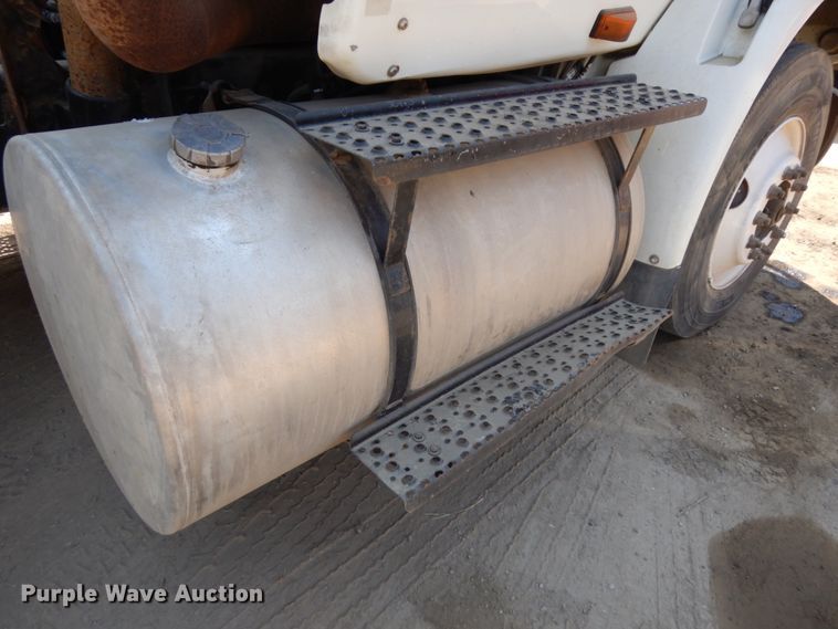 image for item DH6606 2011 International TranStar 8600  semi truck