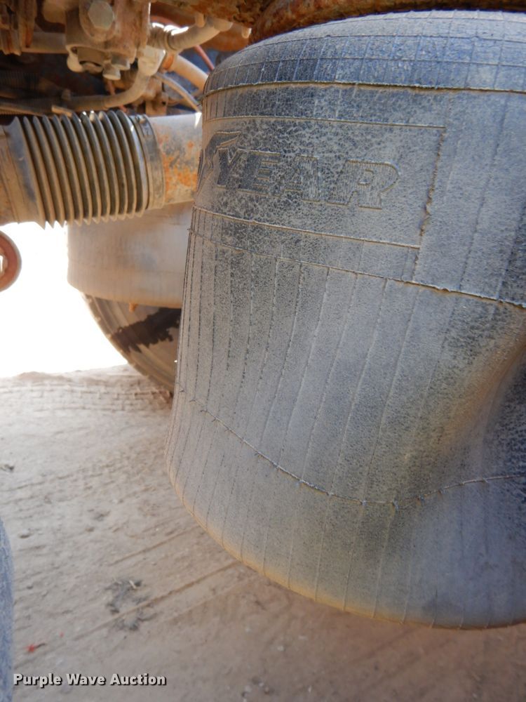 image for item DH6606 2011 International TranStar 8600  semi truck