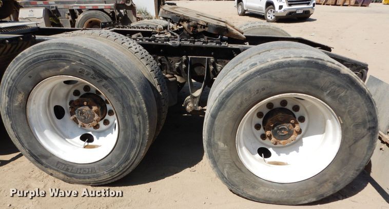 image for item DH6606 2011 International TranStar 8600  semi truck