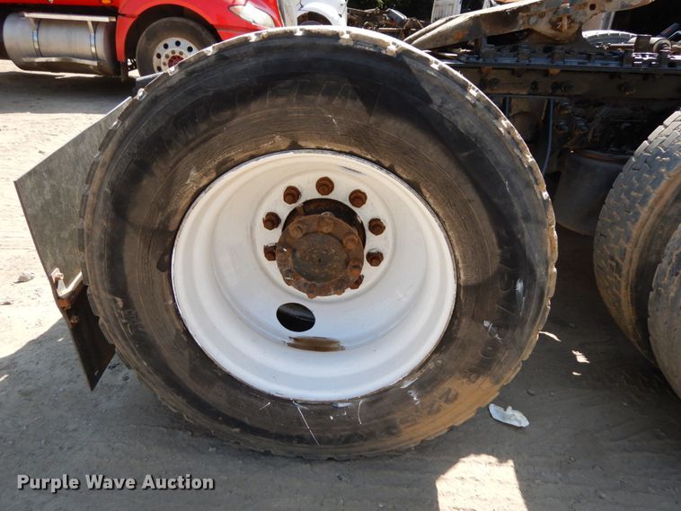 image for item DH6606 2011 International TranStar 8600  semi truck