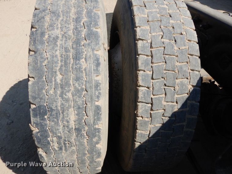 image for item DH6606 2011 International TranStar 8600  semi truck