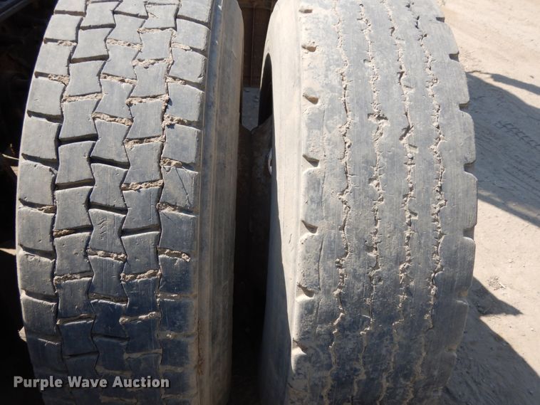 image for item DH6606 2011 International TranStar 8600  semi truck