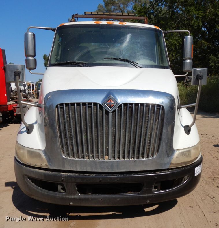 image for item DH6607 2012 International TranStar 8600  semi truck
