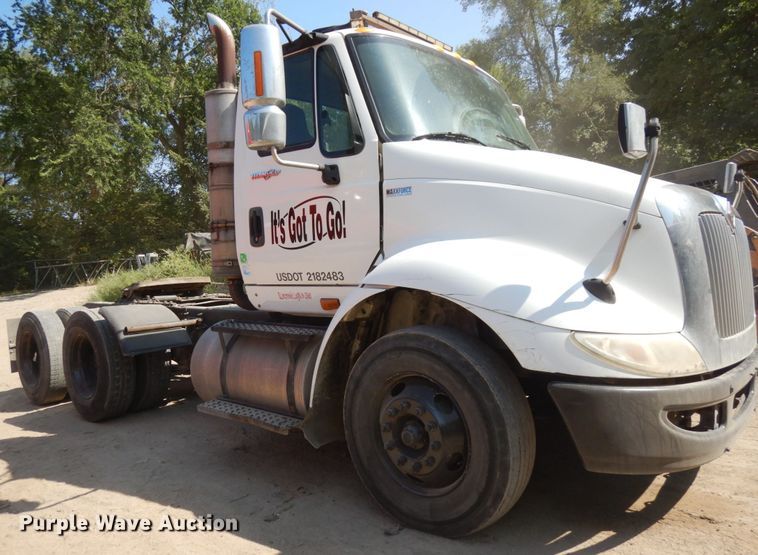 image for item DH6607 2012 International TranStar 8600  semi truck