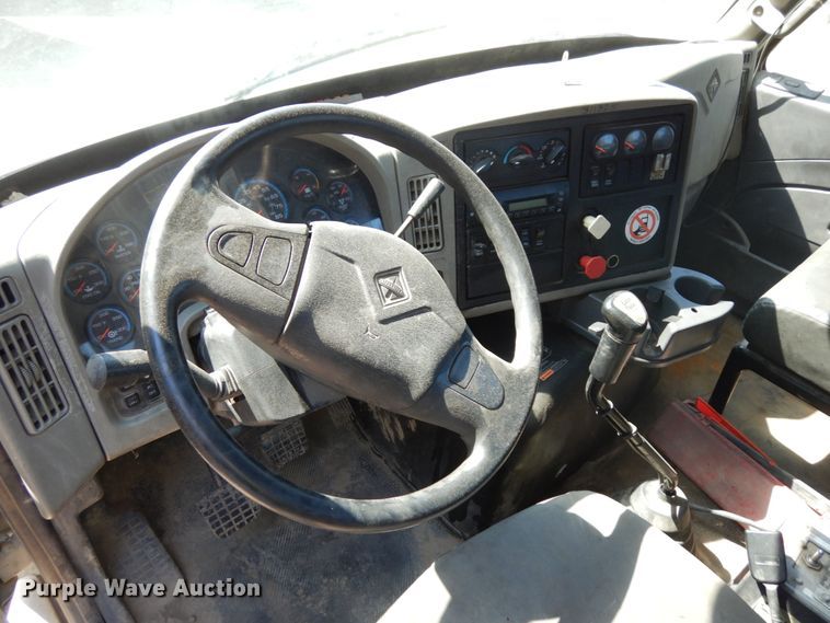 image for item DH6607 2012 International TranStar 8600  semi truck