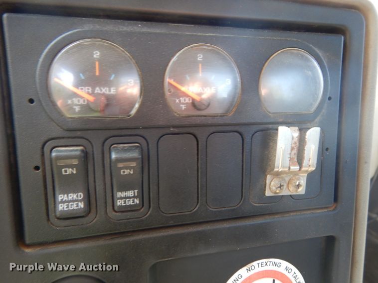 image for item DH6607 2012 International TranStar 8600  semi truck