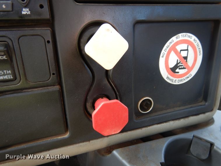 image for item DH6607 2012 International TranStar 8600  semi truck