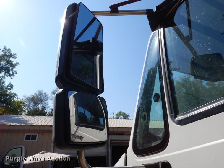 image for item DH6607 2012 International TranStar 8600  semi truck