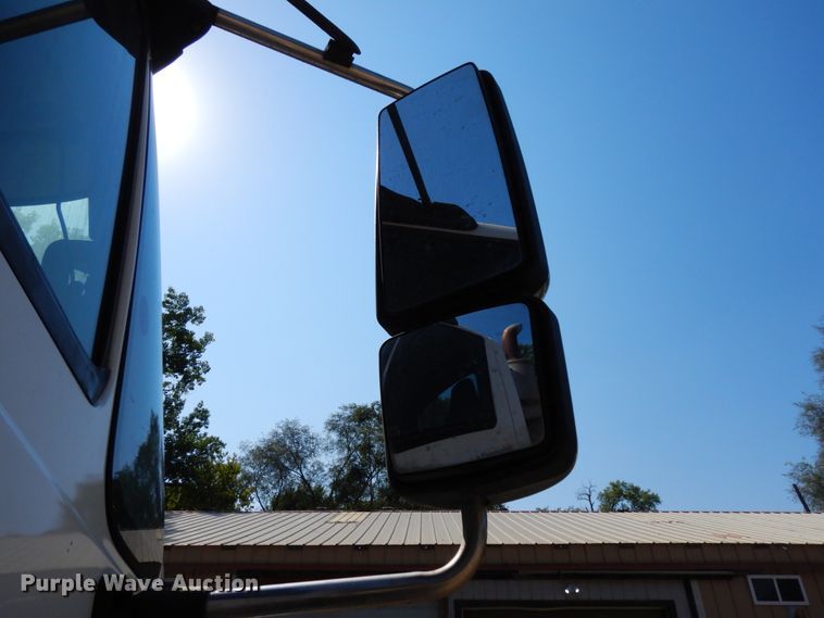 image for item DH6607 2012 International TranStar 8600  semi truck