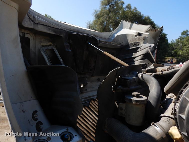 image for item DH6607 2012 International TranStar 8600  semi truck