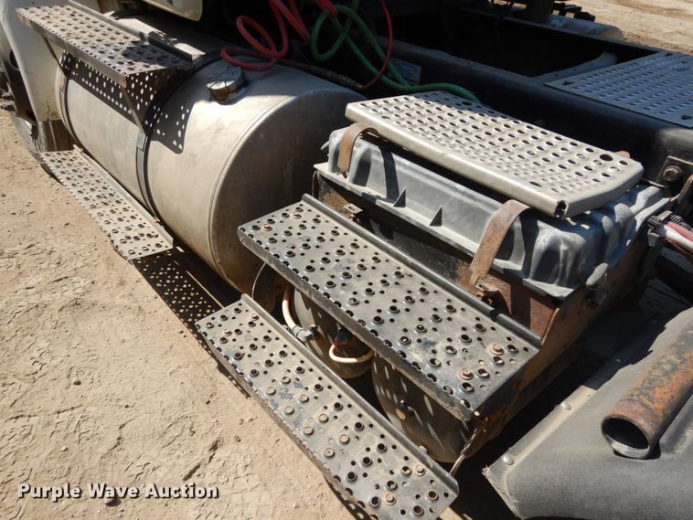 image for item DH6607 2012 International TranStar 8600  semi truck