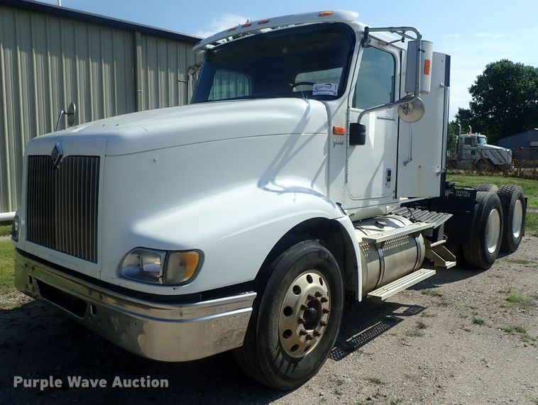 image for item DI4595 2006 International 9400i  semi truck