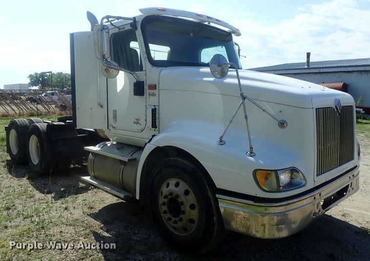 image for item DI4595 2006 International 9400i  semi truck