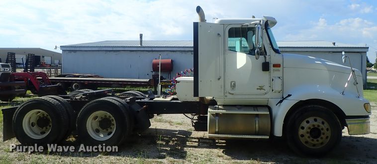 image for item DI4595 2006 International 9400i  semi truck