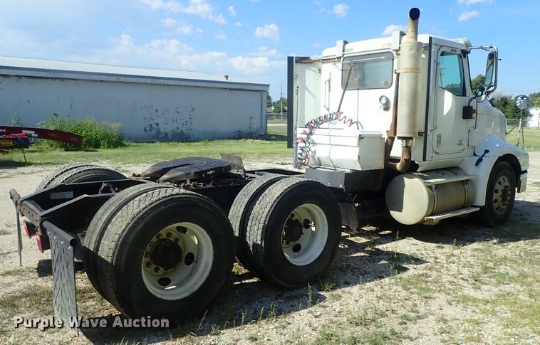 image for item DI4595 2006 International 9400i  semi truck