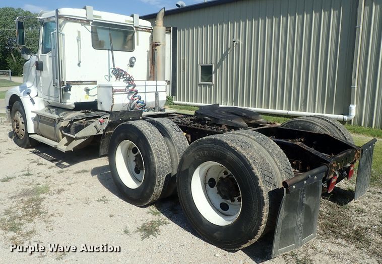 image for item DI4595 2006 International 9400i  semi truck