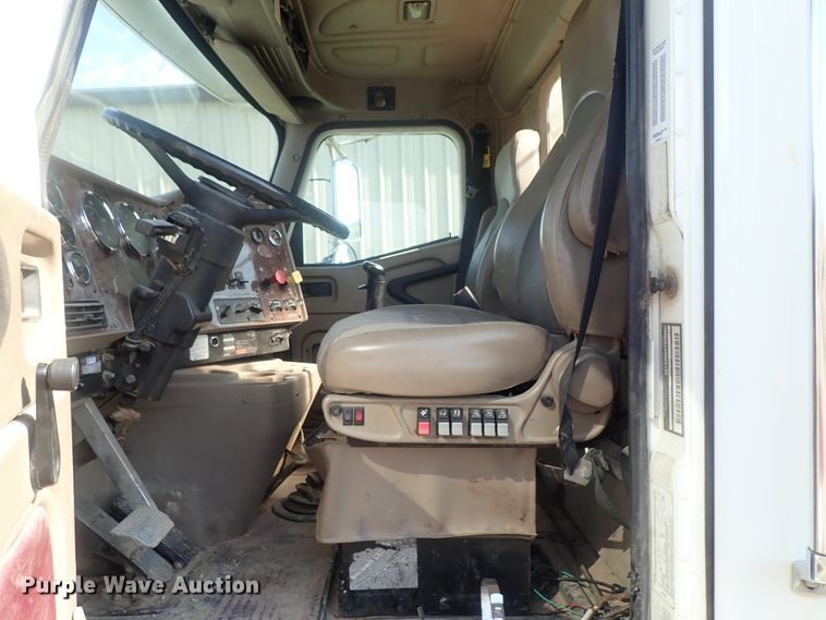 image for item DI4595 2006 International 9400i  semi truck