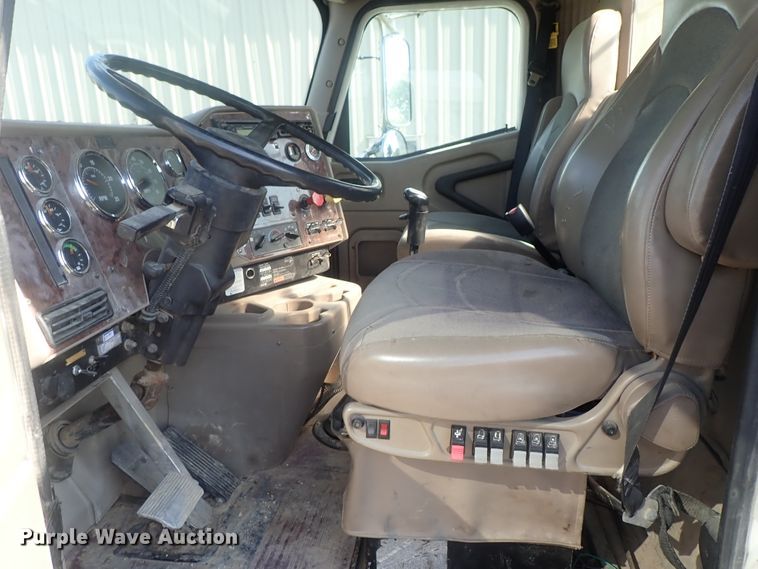 image for item DI4595 2006 International 9400i  semi truck