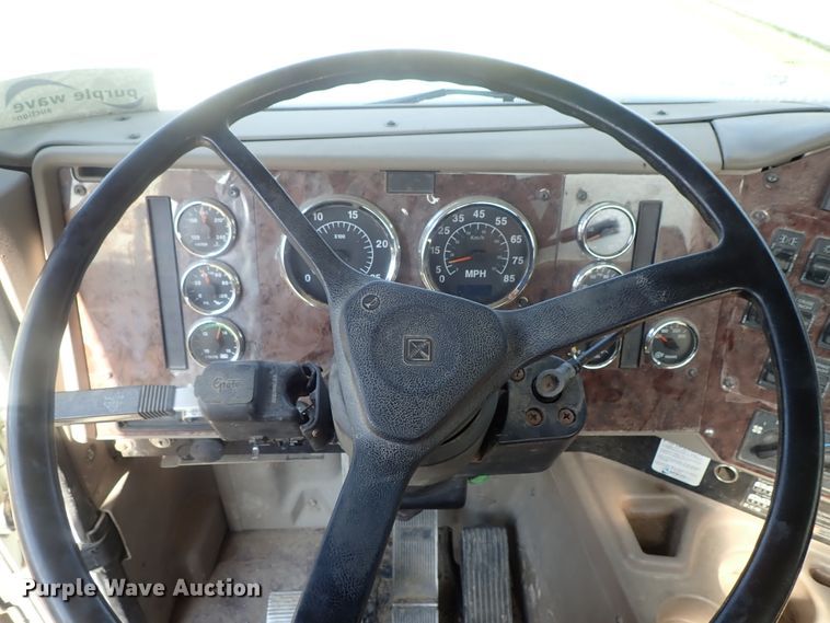 image for item DI4595 2006 International 9400i  semi truck