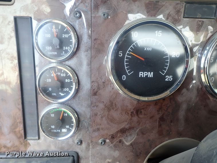 image for item DI4595 2006 International 9400i  semi truck