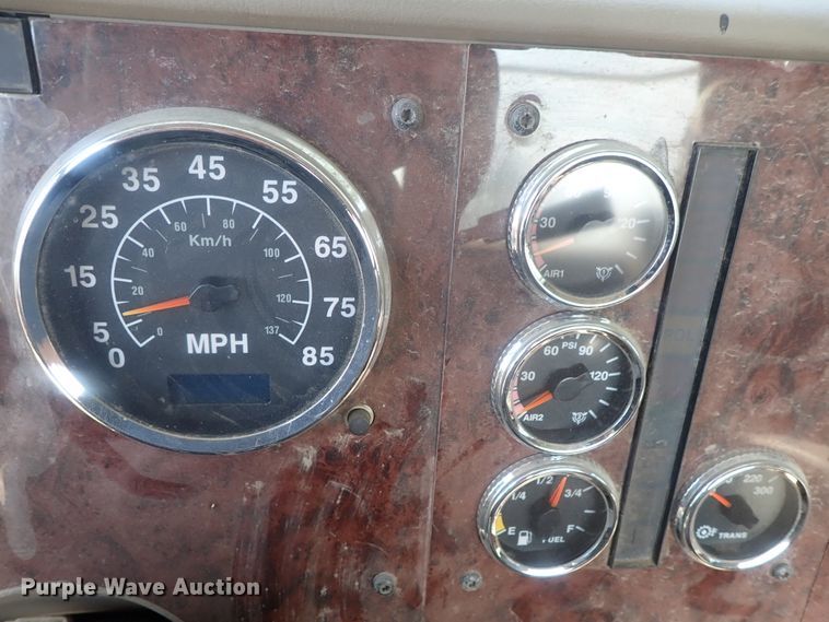 image for item DI4595 2006 International 9400i  semi truck