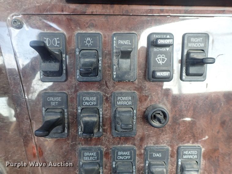 image for item DI4595 2006 International 9400i  semi truck