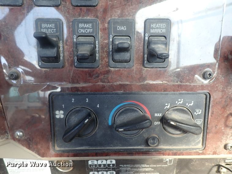 image for item DI4595 2006 International 9400i  semi truck