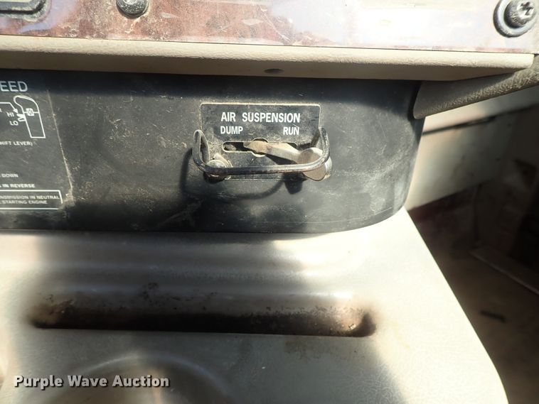 image for item DI4595 2006 International 9400i  semi truck