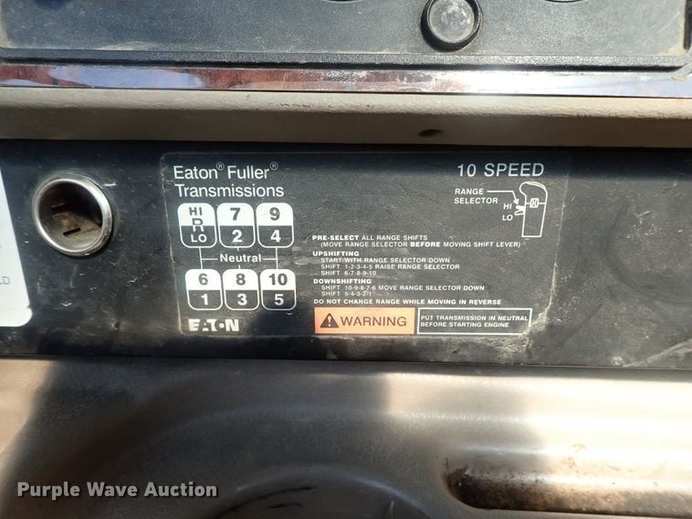 image for item DI4595 2006 International 9400i  semi truck