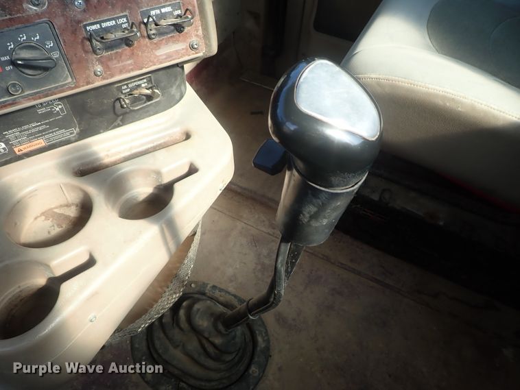 image for item DI4595 2006 International 9400i  semi truck