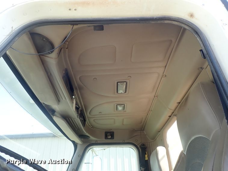 image for item DI4595 2006 International 9400i  semi truck