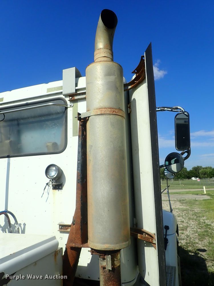 image for item DI4595 2006 International 9400i  semi truck