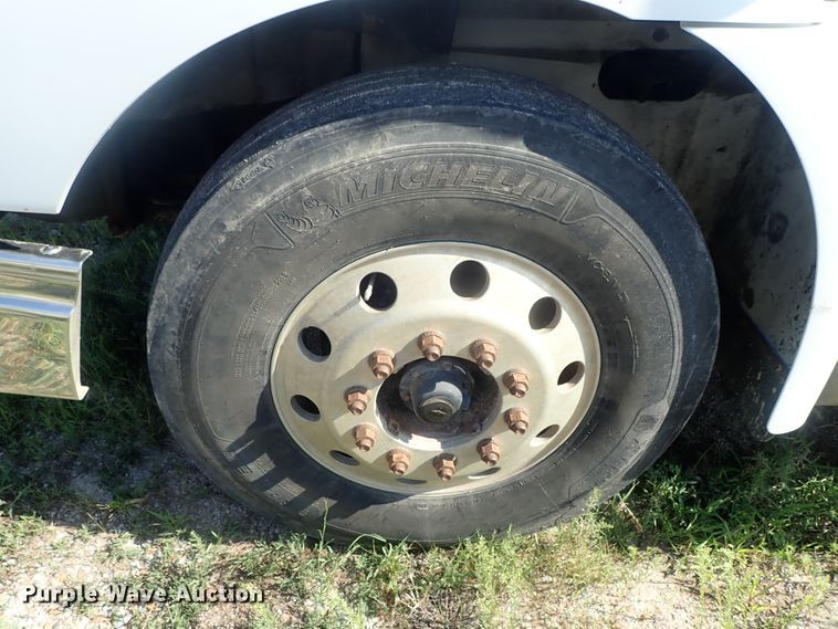 image for item DI4595 2006 International 9400i  semi truck