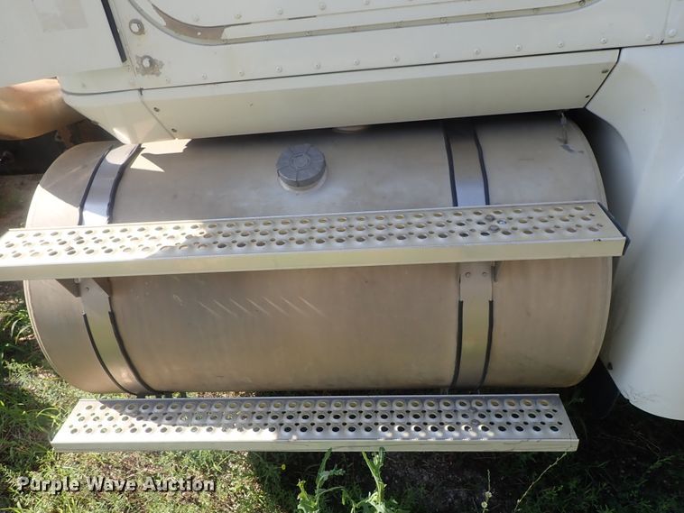 image for item DI4595 2006 International 9400i  semi truck